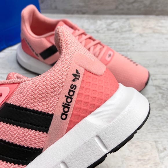 Adidas Swift Run RF running shoes - Picture 5 of 16